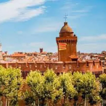 Le Contemporain: Idealement Situe Face Castillet. *