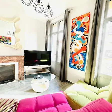 Le Contemporain: Idealement Situe Face Castillet. * Perpignan