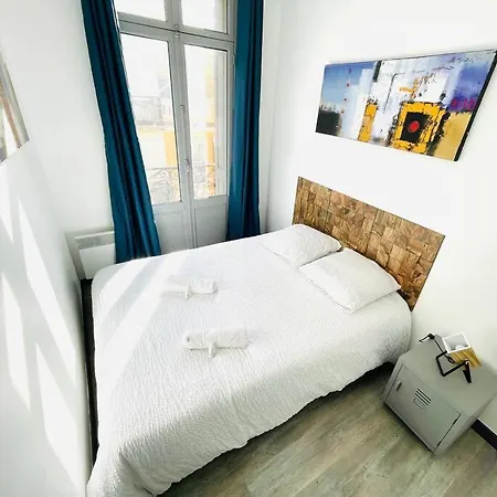Le Contemporain: Idealement Situe Face Castillet. * Perpignan
