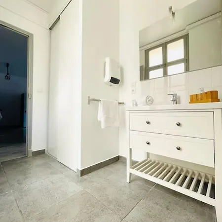 Le Contemporain: Idealement Situe Face Castillet.